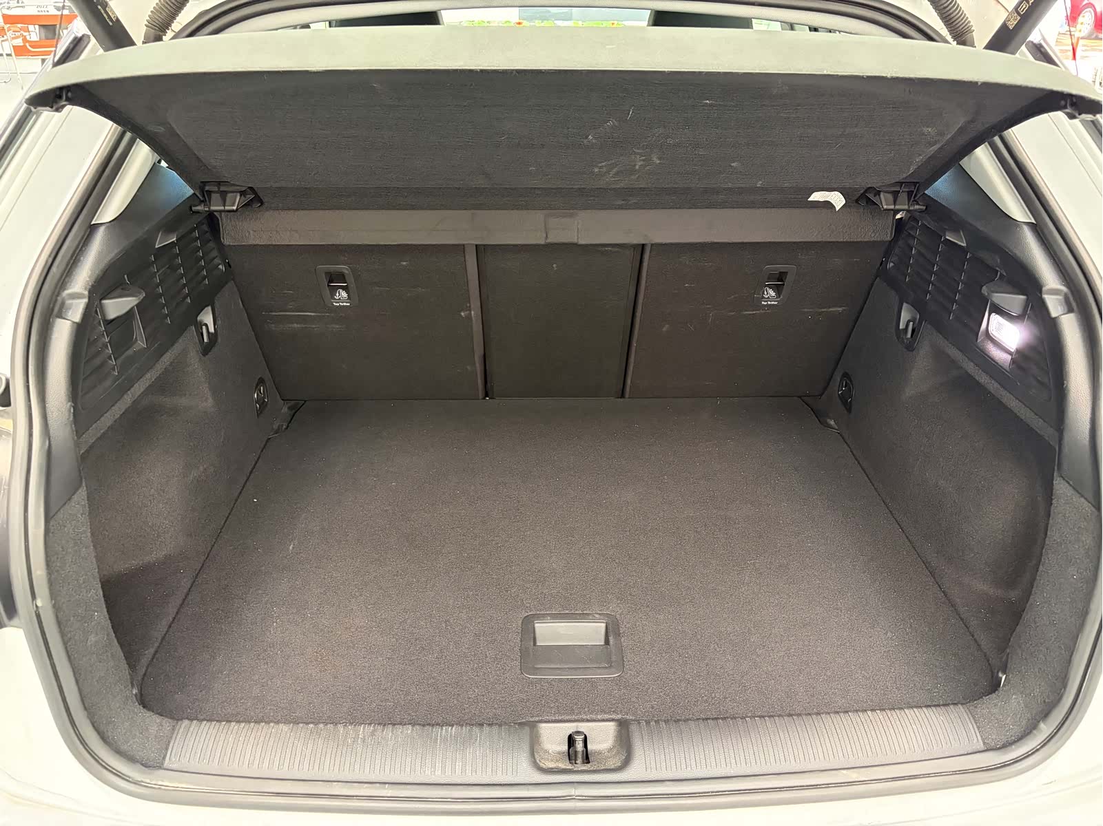 Audi Q2L, 2024 16