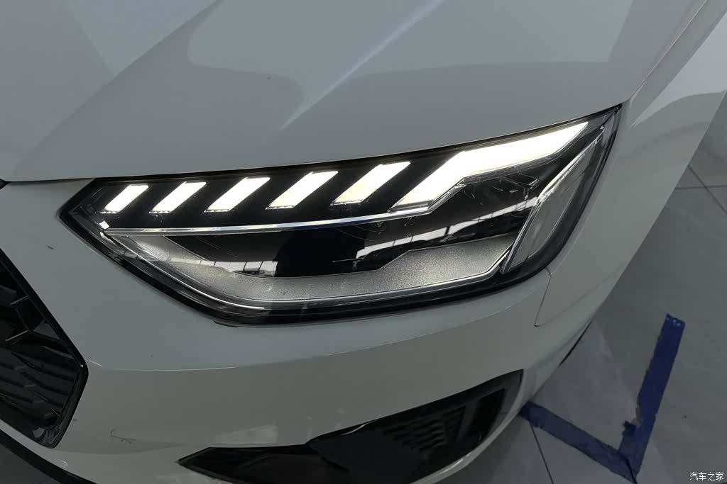 Audi A4L, 2023 все фото