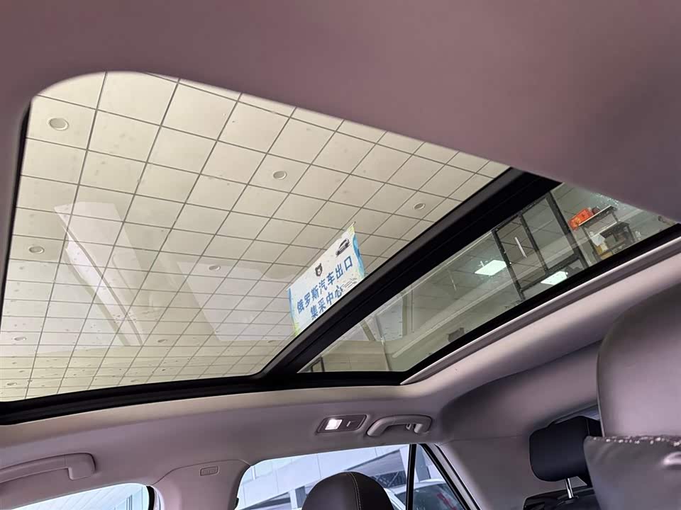 Volkswagen T-ROC exploring Songs