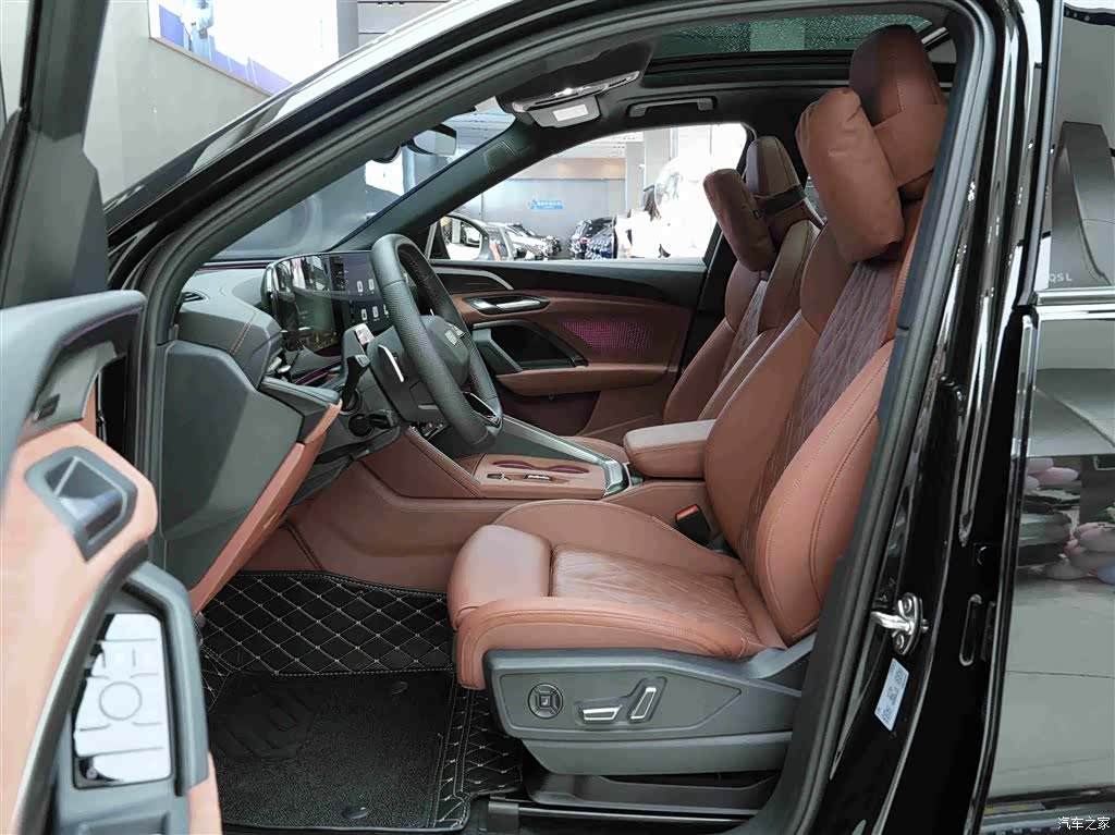 Audi Q5L, 2026 11