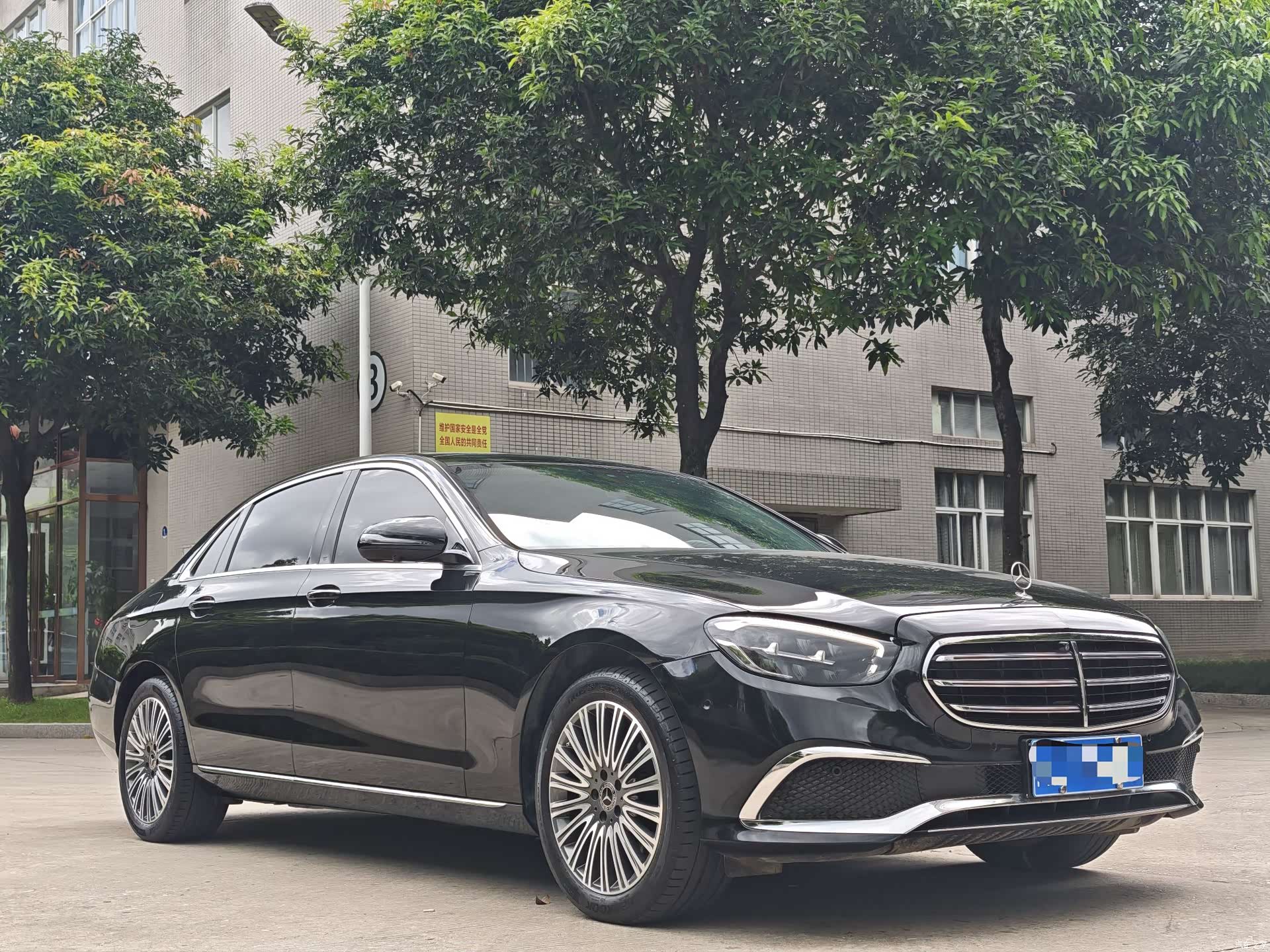 Mercedes-Benz E-Class, 2023 3