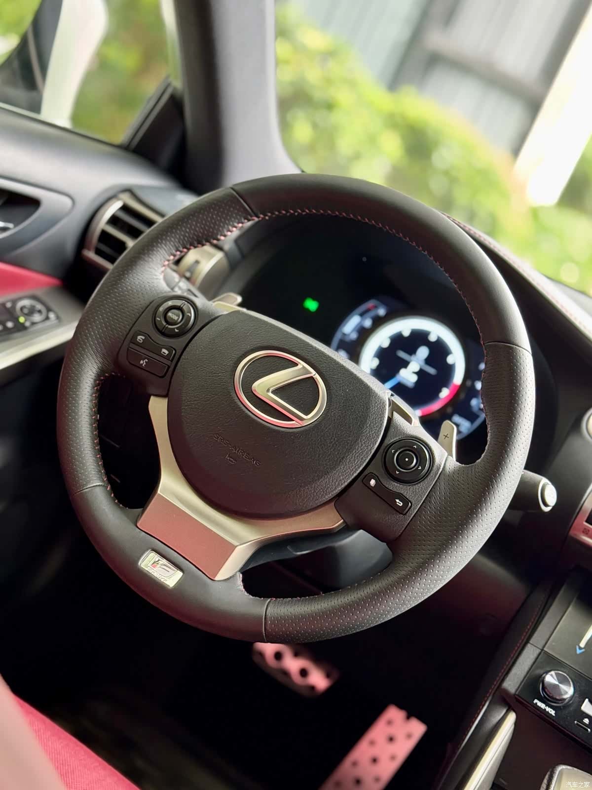 Lexus IS, 2015 9