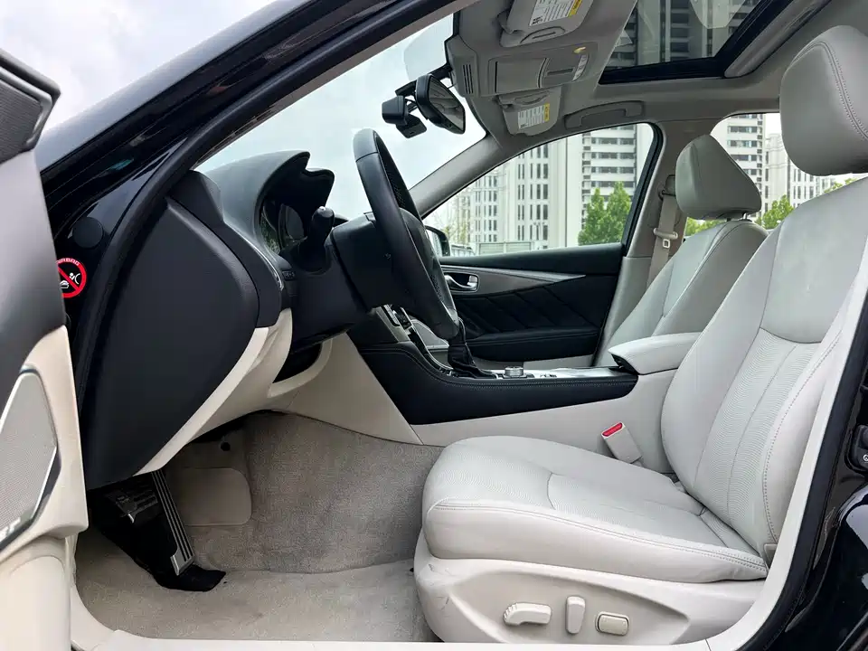 Infiniti Q50L