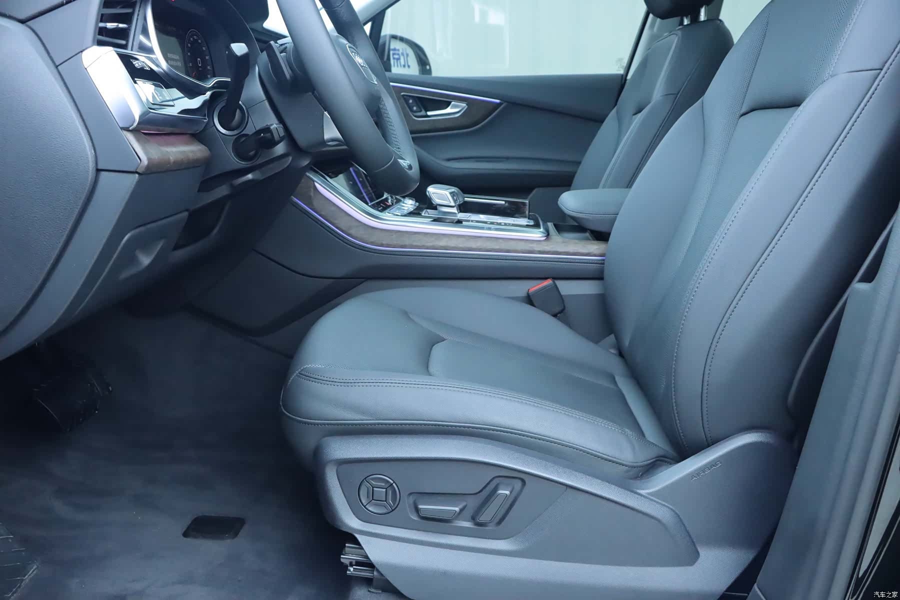 Audi Q7, 2023 все фото
