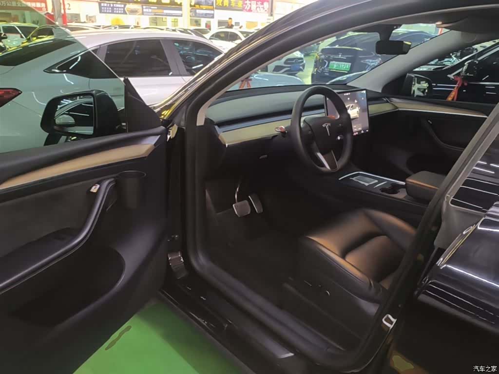 Tesla Model Y, 2023 16