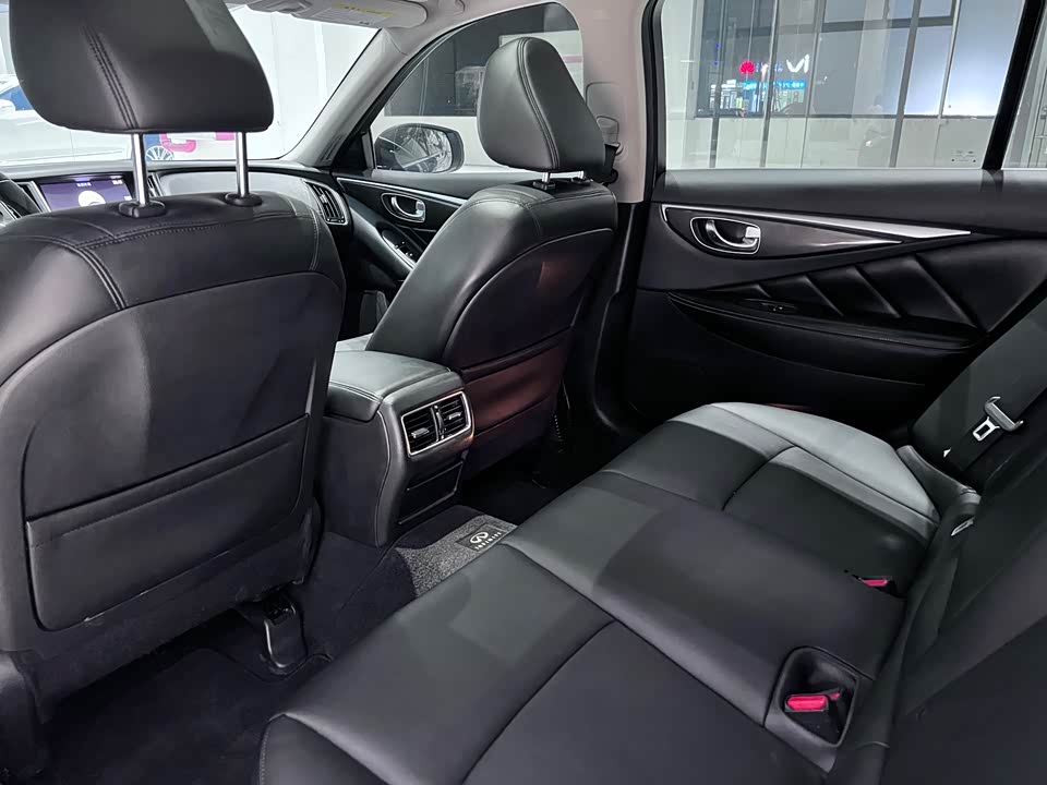Infiniti Q50L