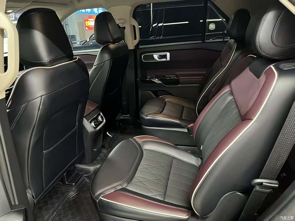 Ford Explorer, 2023 14