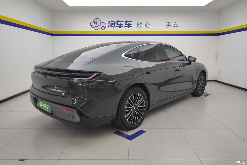 Geely 8, 2025 3