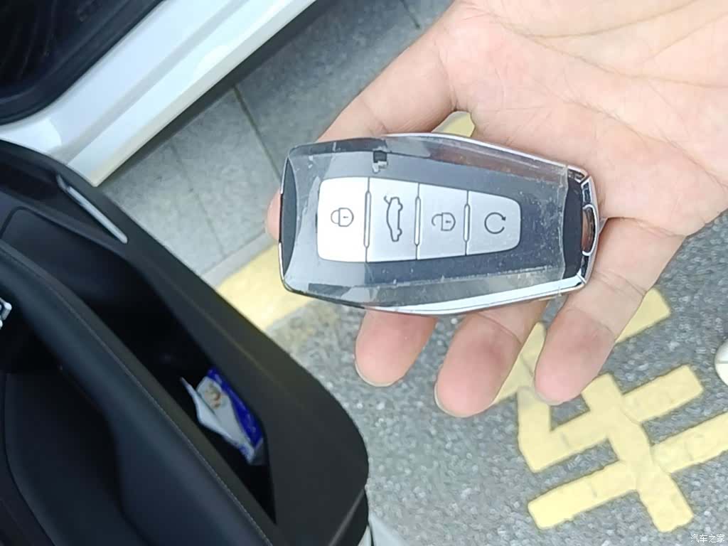 Geely Binray, 2025 9