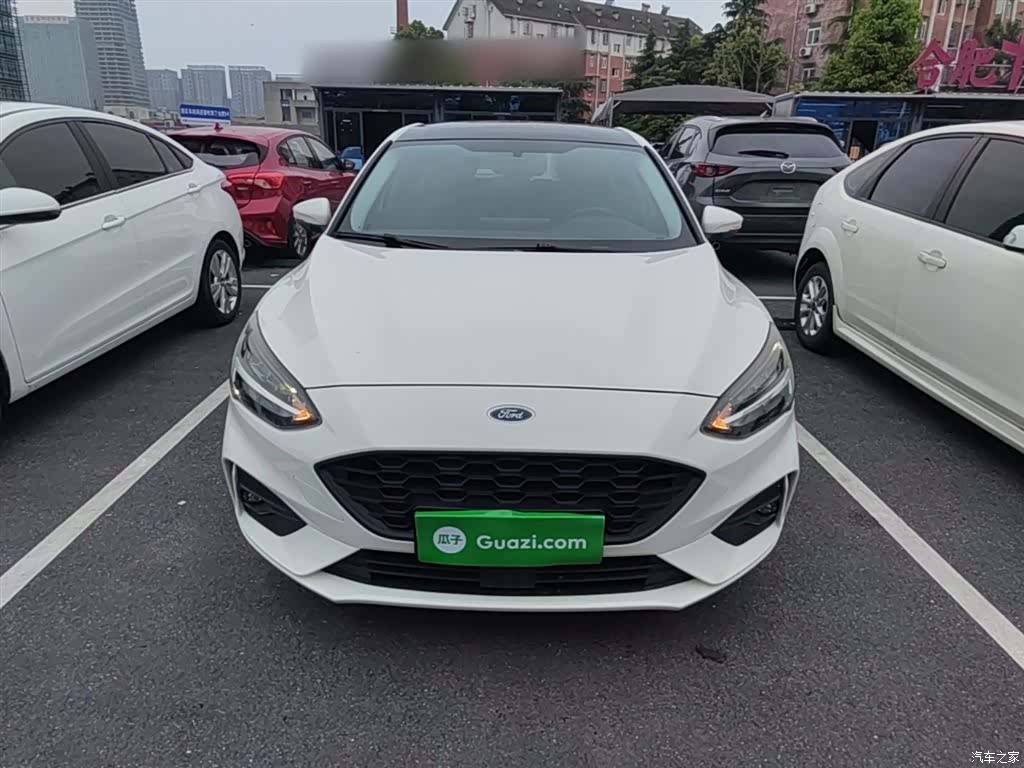 Ford Focus, 2021 3