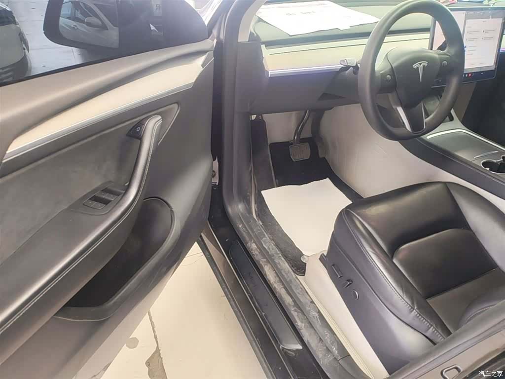 Tesla Model Y, 2024 16