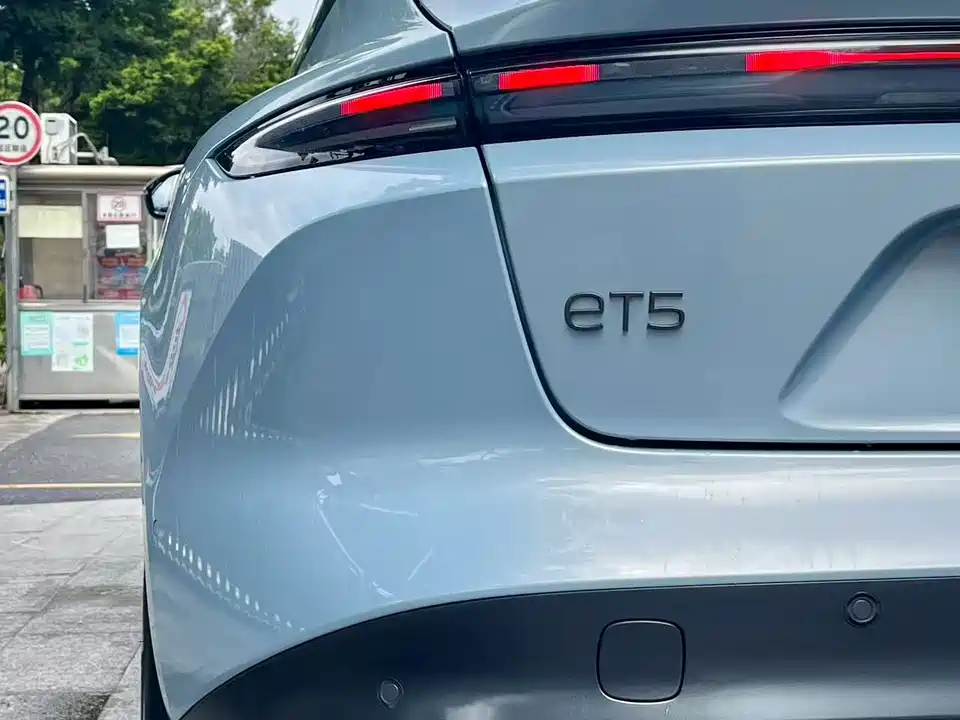 NIO ET5