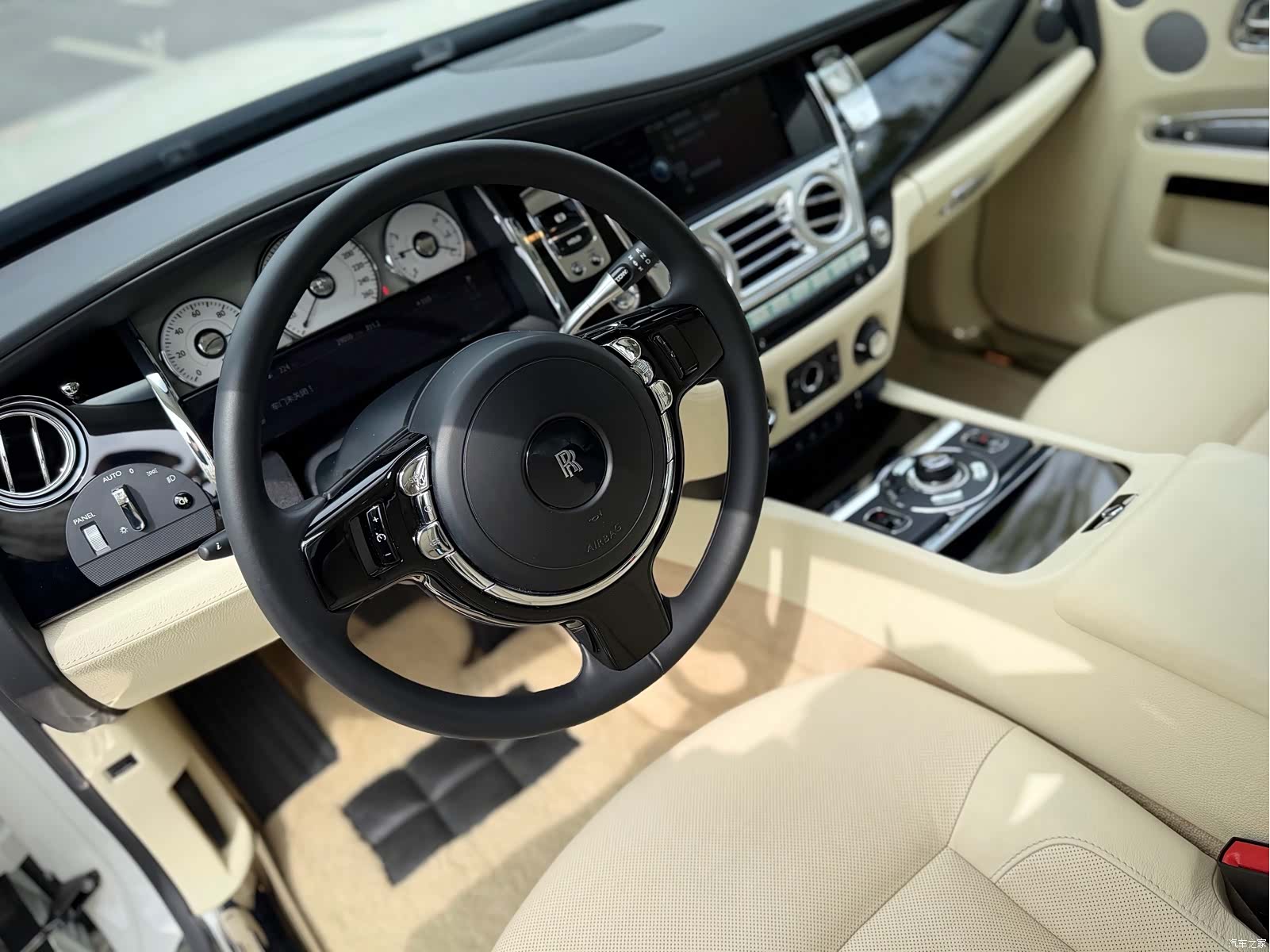 Rolls-Royce Ghost, 2011 9
