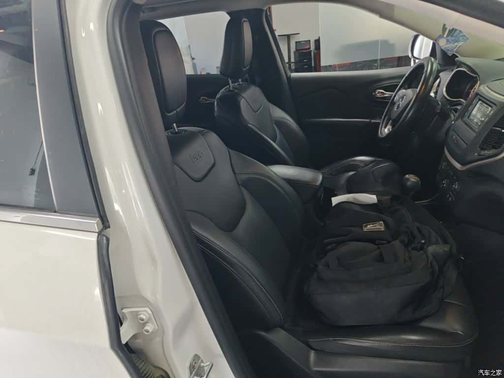 Jeep Cherokee, 2016 25