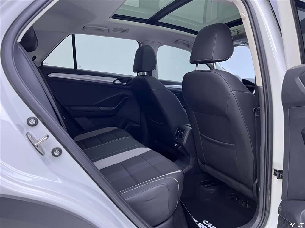 Volkswagen T-ROC, 2022 16