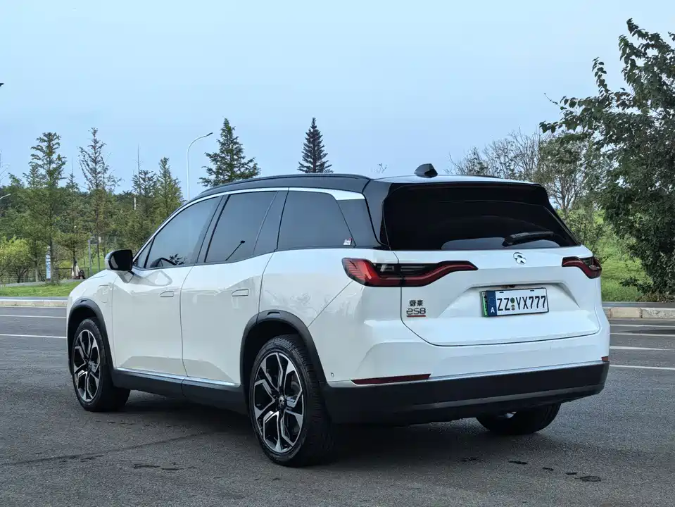 NIO ES8
