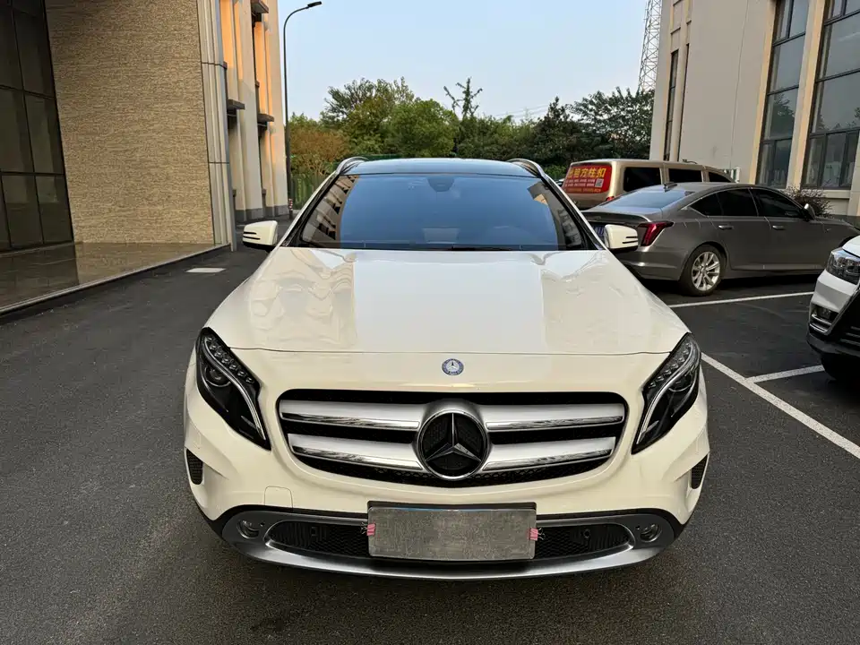 Mercedes-Benz GLA Mercedes-Benz GLA