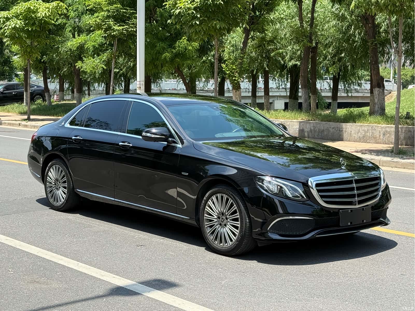 Mercedes-Benz E-Class, 2020 3