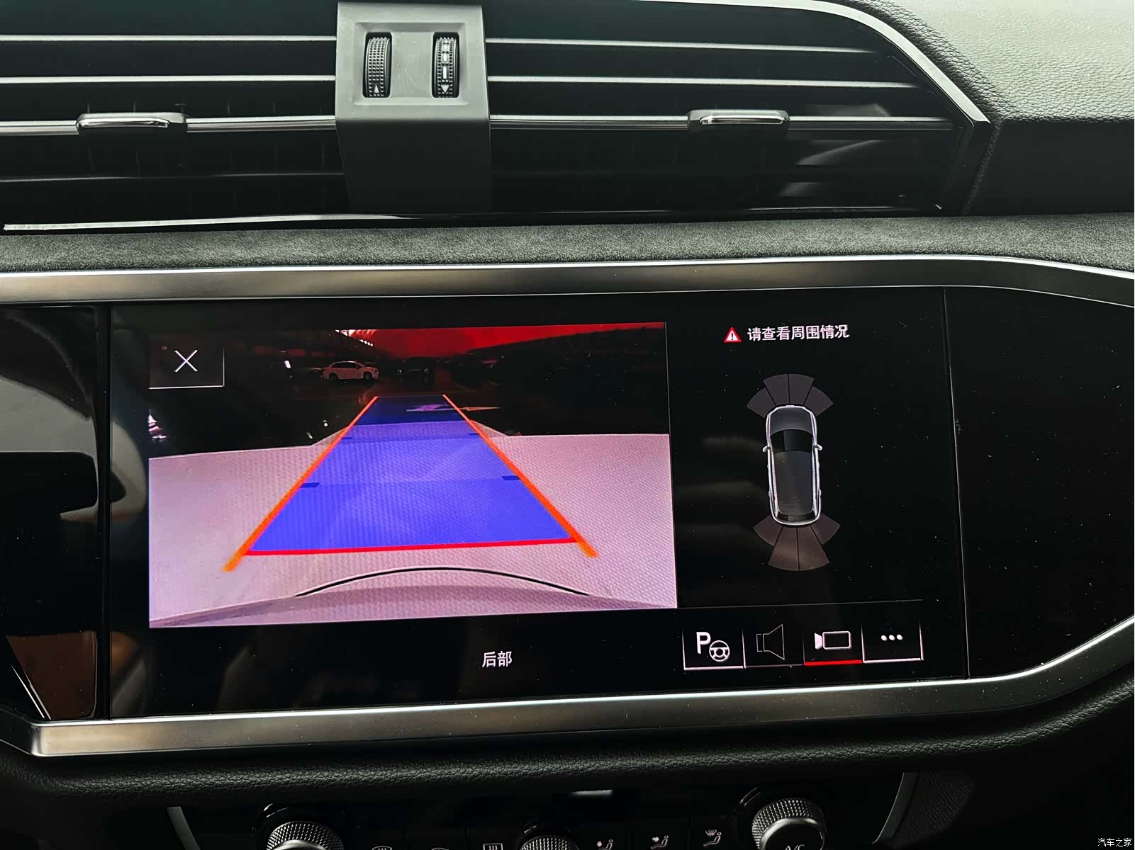 Audi Q3, 2022 10