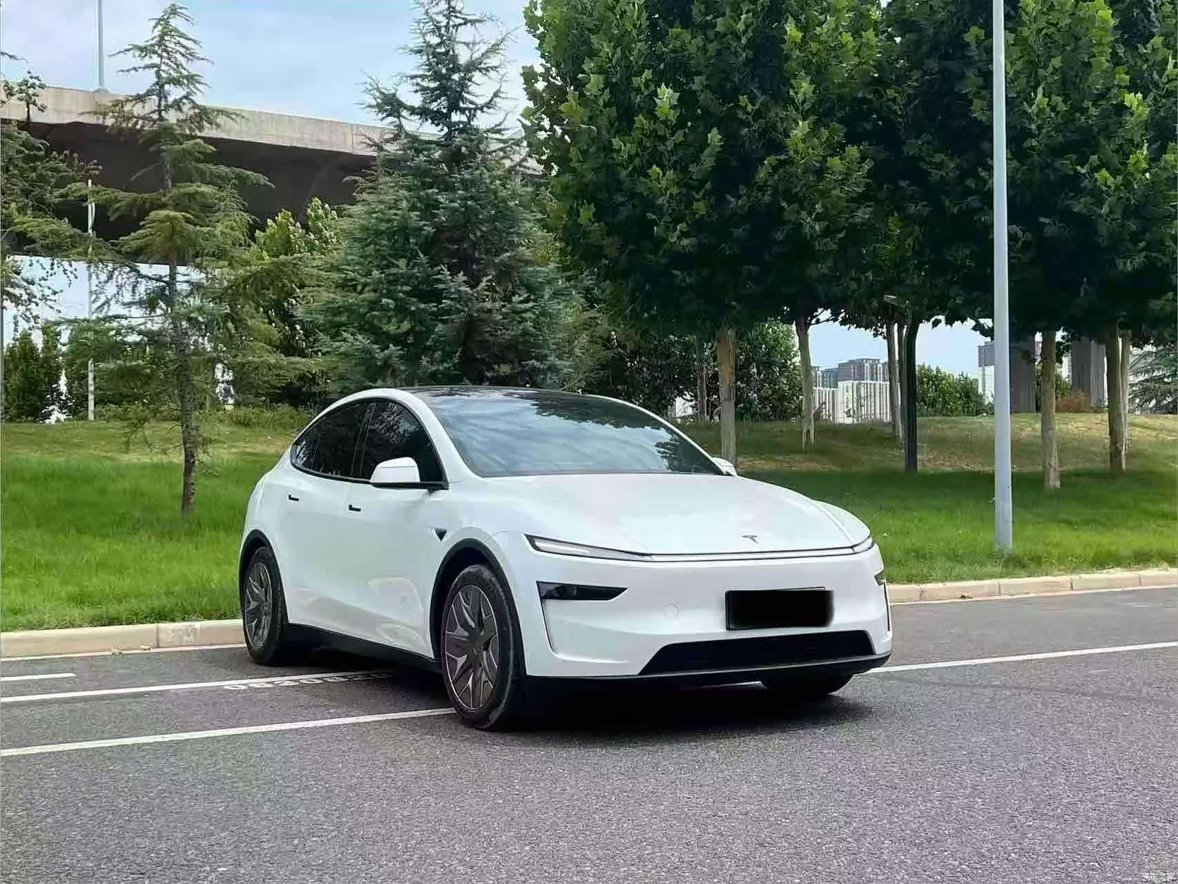 Tesla Model Y, 2025 1