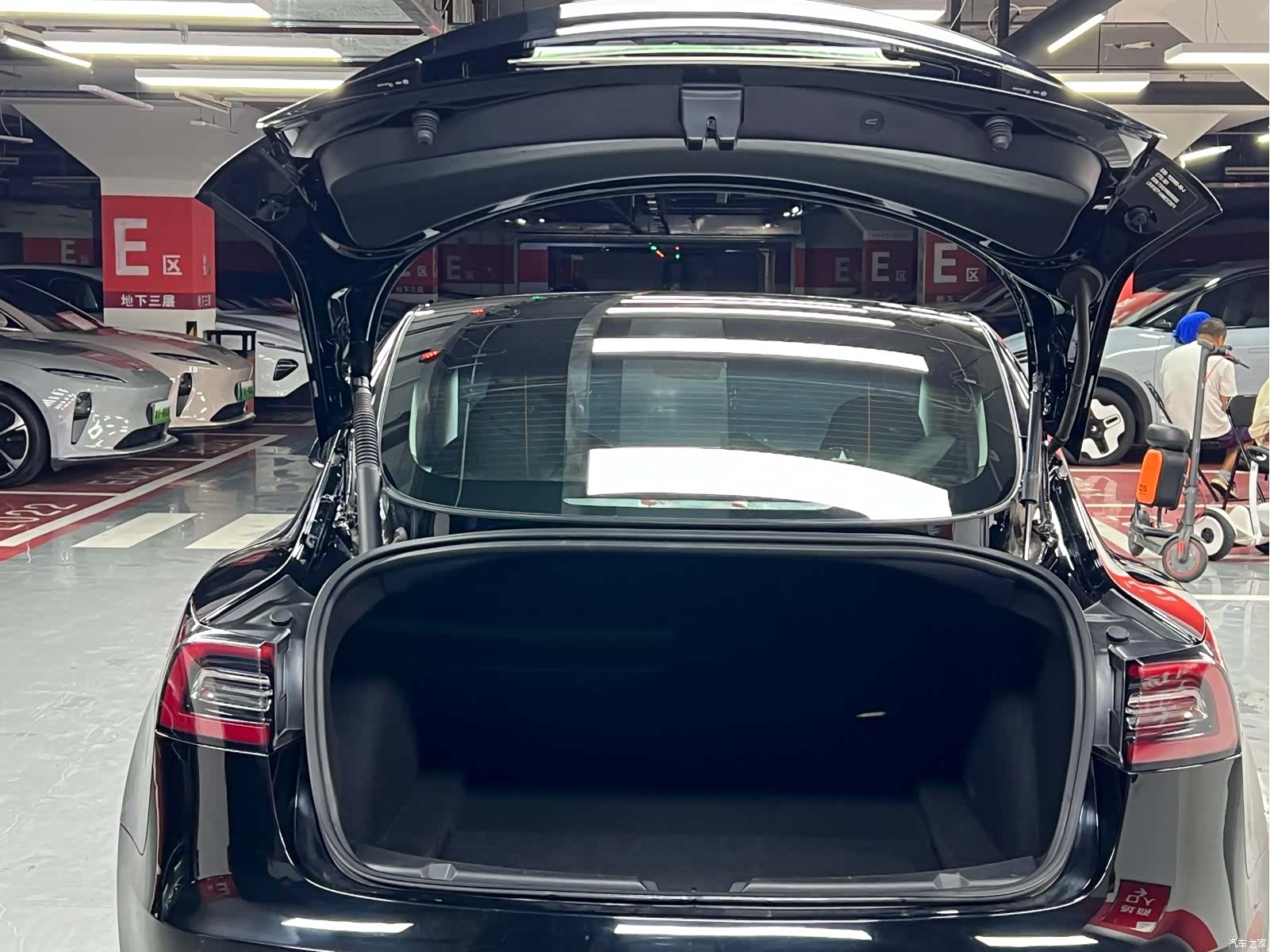 Tesla Model 3, 2021 13