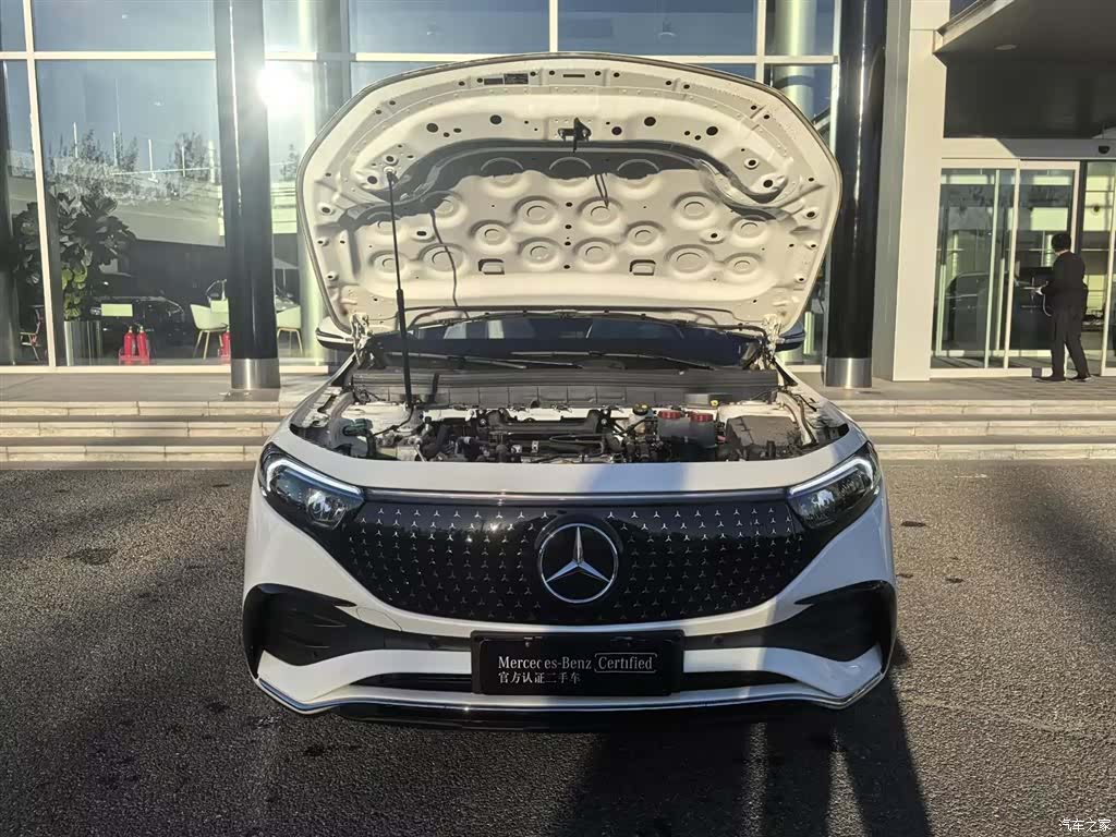 Mercedes-Benz EQB, 2025 6