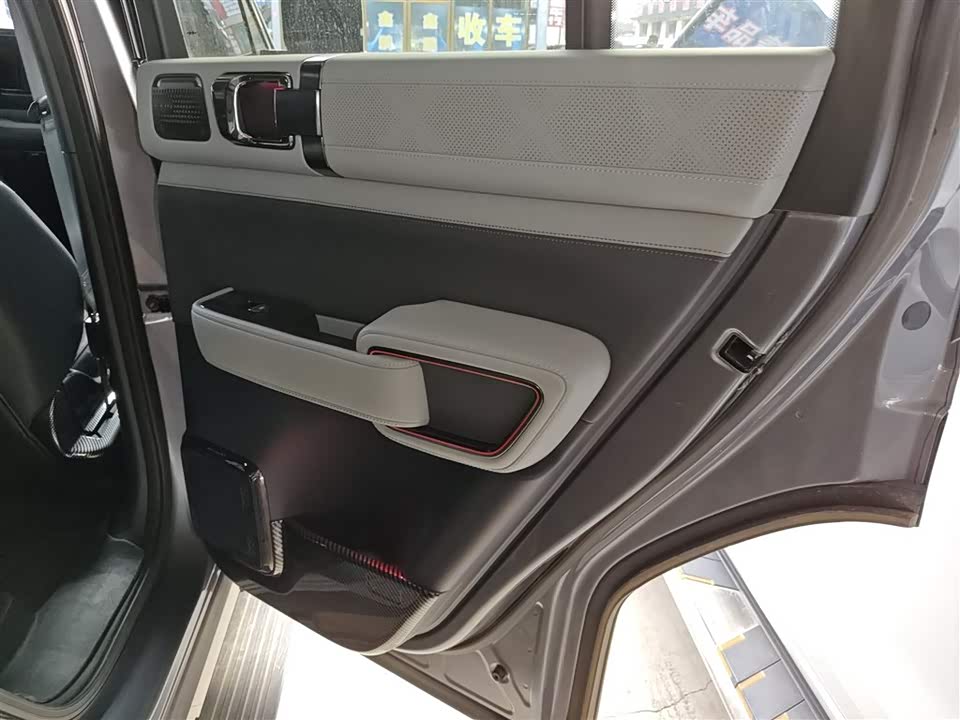 BYD Leopard 5 BYD Leopard 5
