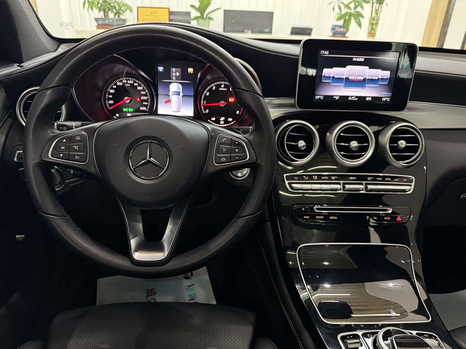 Mercedes-Benz GLC Mercedes-Benz GLC