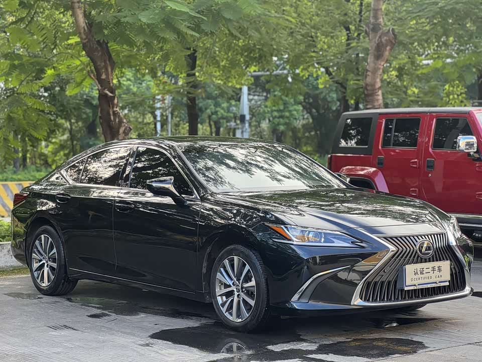 Lexus ES