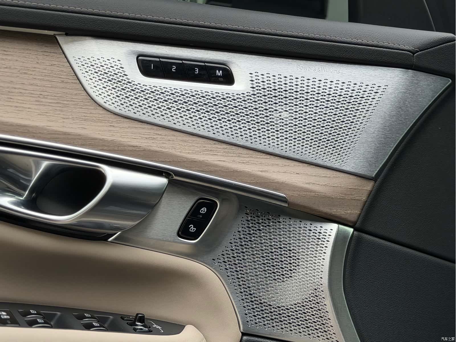 Volvo XC90, 2025 10