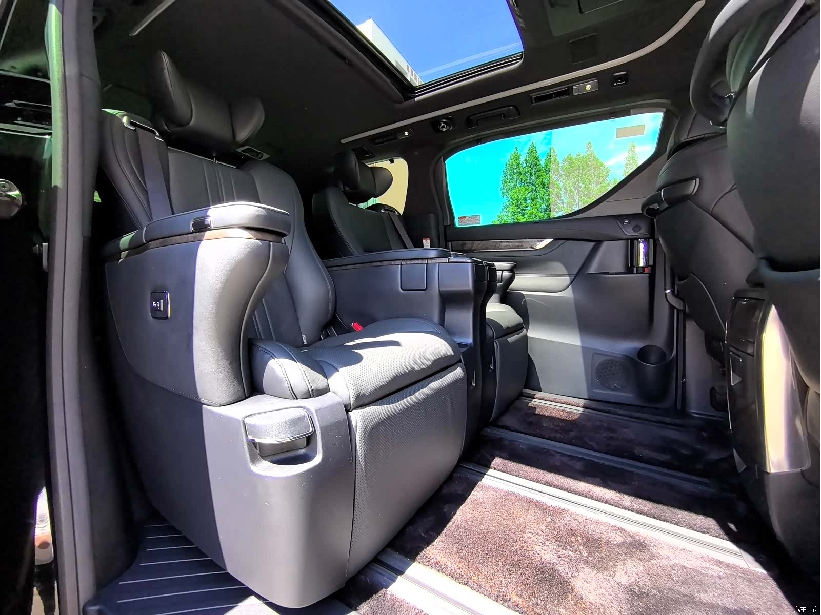 Toyota Alphard, 2021 21