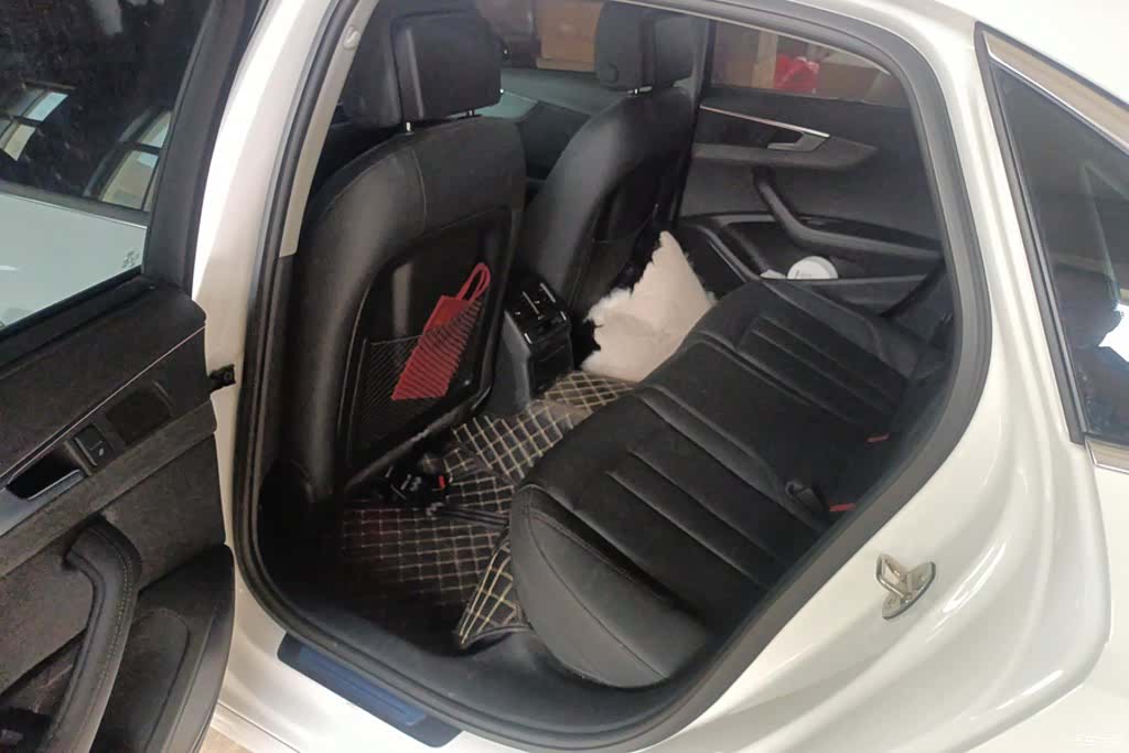 Audi A4L, 2022 11