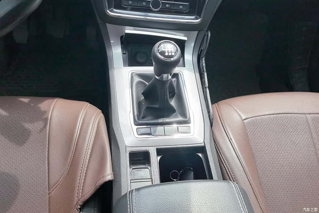 Roewe RX5, 2019 16