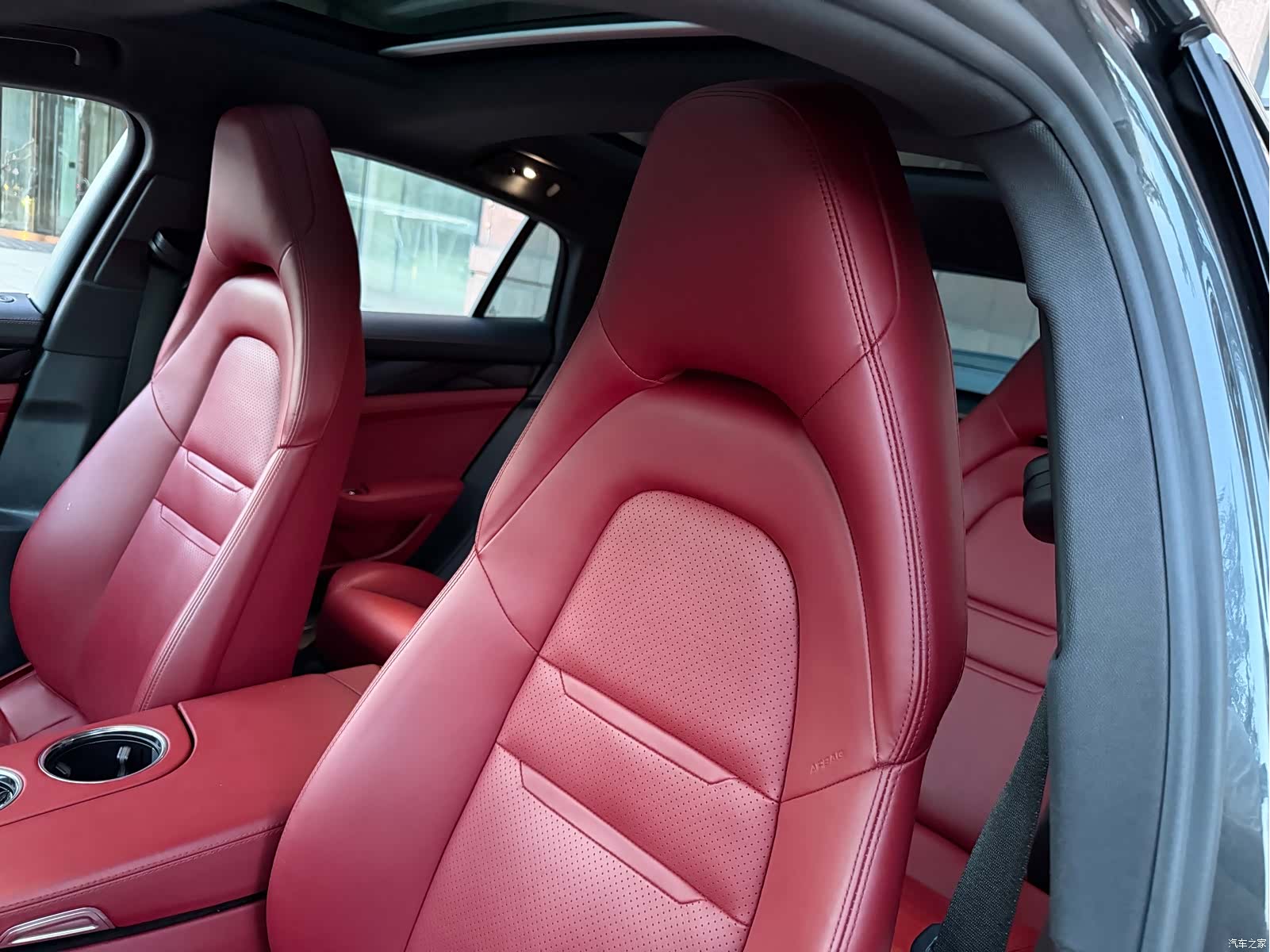 Porsche Panamera, 2018 все фото