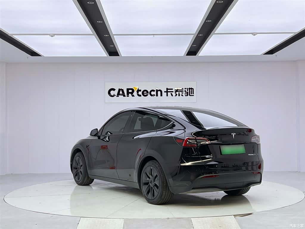 Tesla Model Y, 2023 3