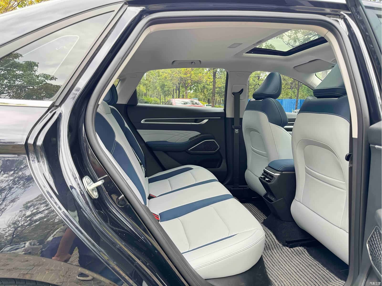 Geely Emgrand, 2022 11