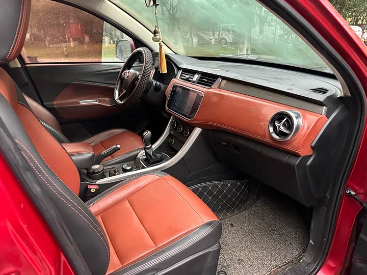 BAIC Huansu S3 2016 S3 L 1.5L МКПП Премиум