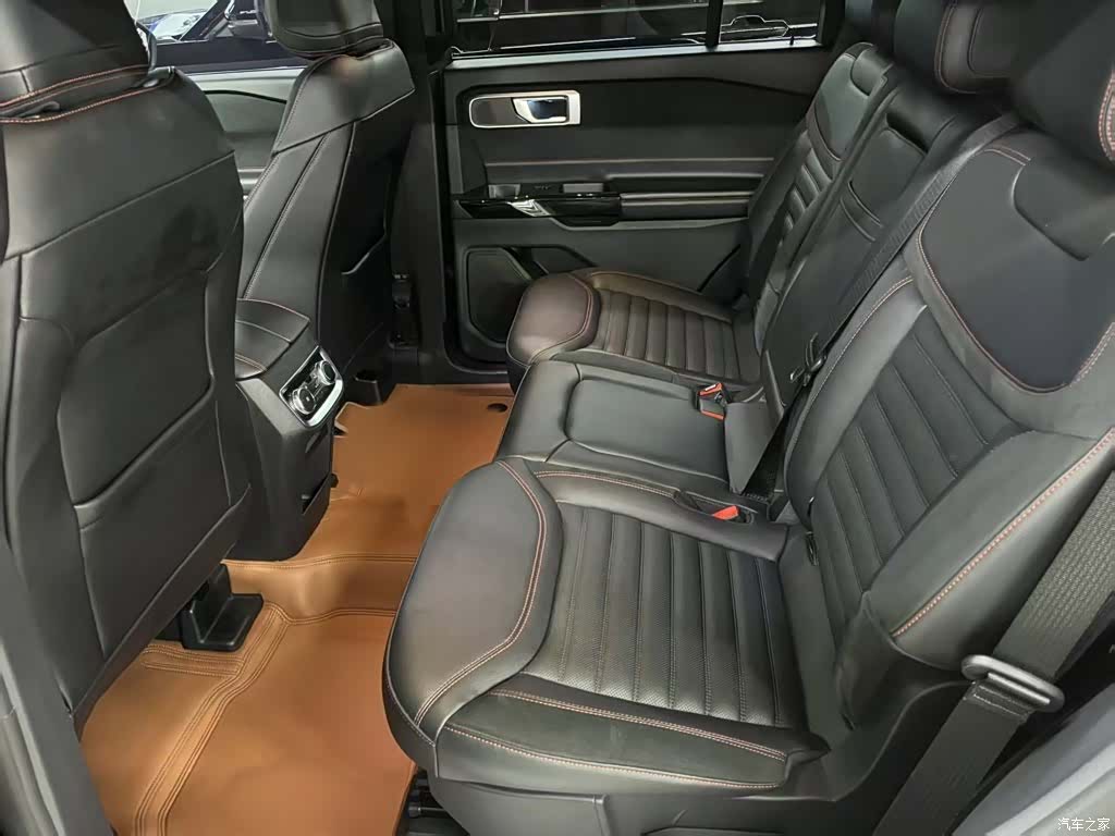 Ford Explorer, 2023 18