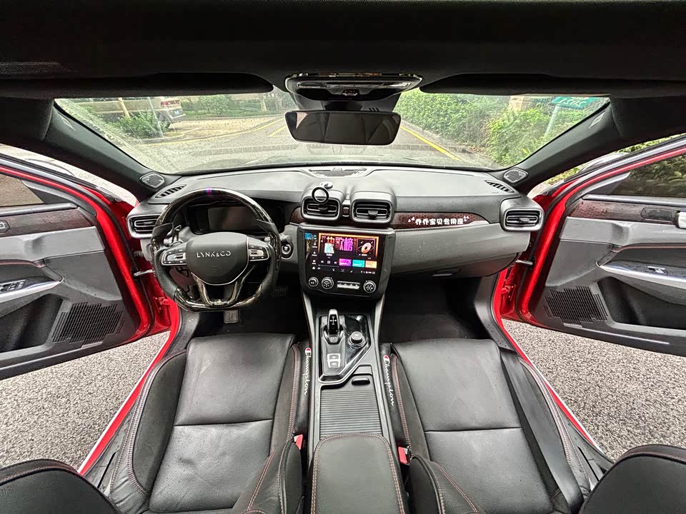 Lynk & Co 03