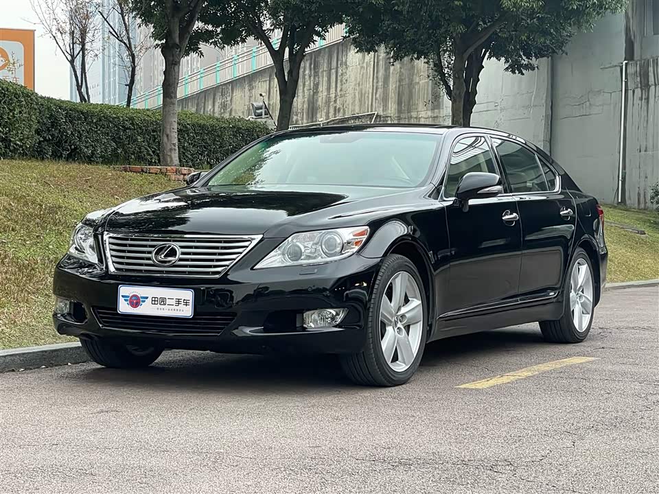 Lexus LS