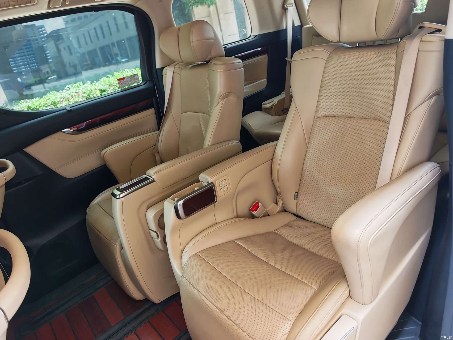 Toyota Alphard, 2016 10