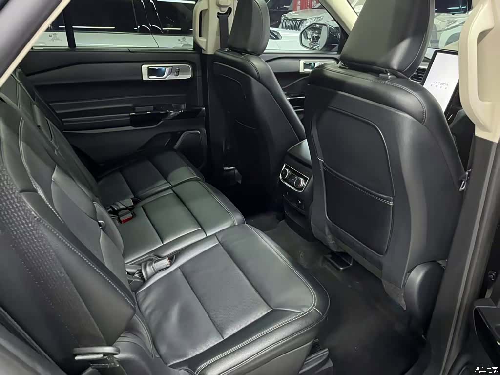 Ford Explorer, 2022 18