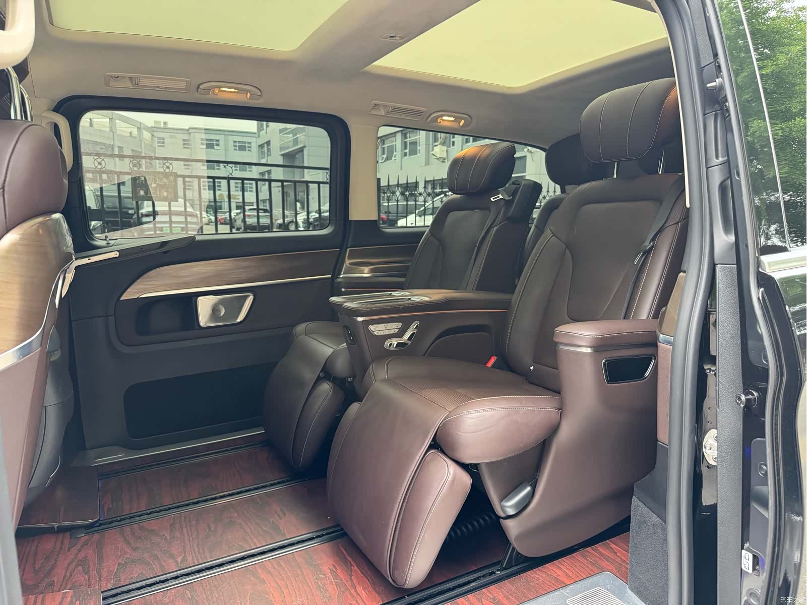 Mercedes-Benz V-Class, 2023 12