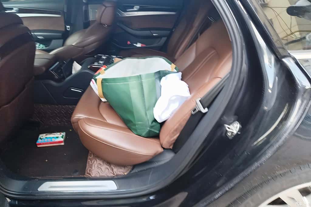 Audi A8L, 2015 11