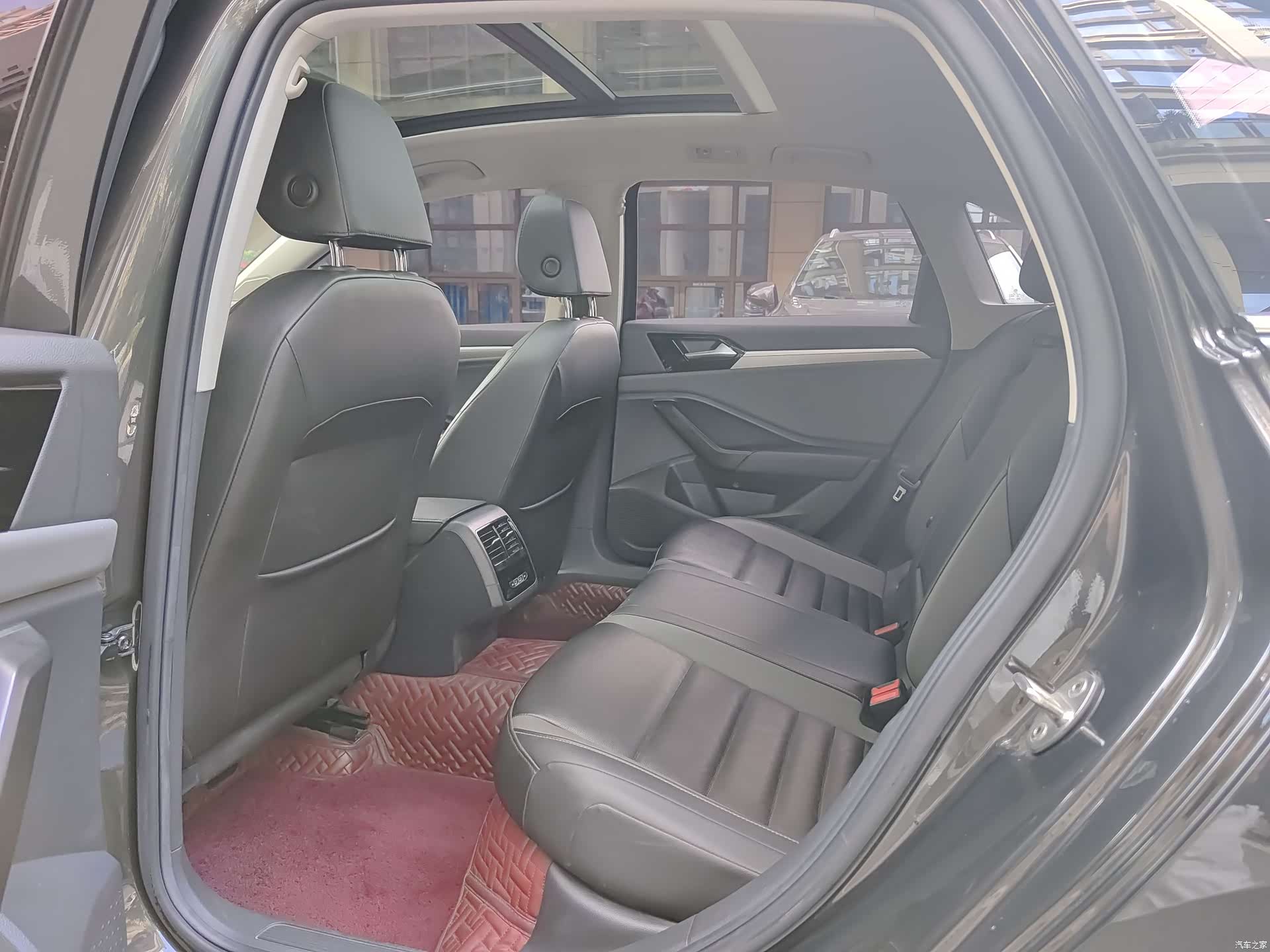 Volkswagen Sagitar, 2021 11