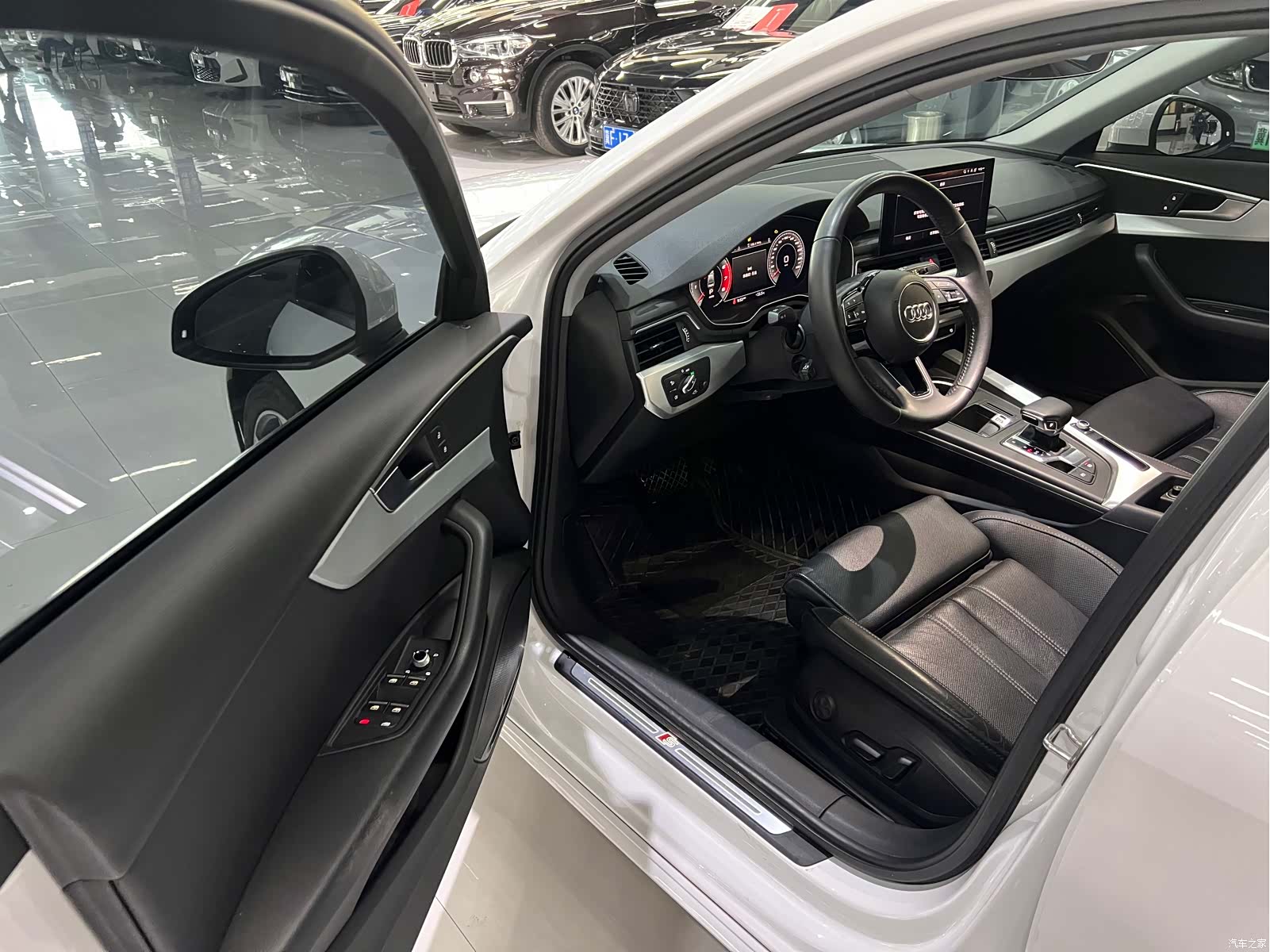 Audi A4L, 2021 все фото