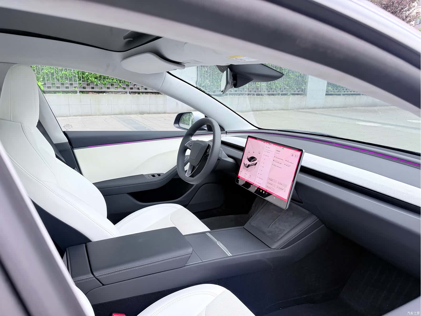 Tesla Model 3, 2025 8
