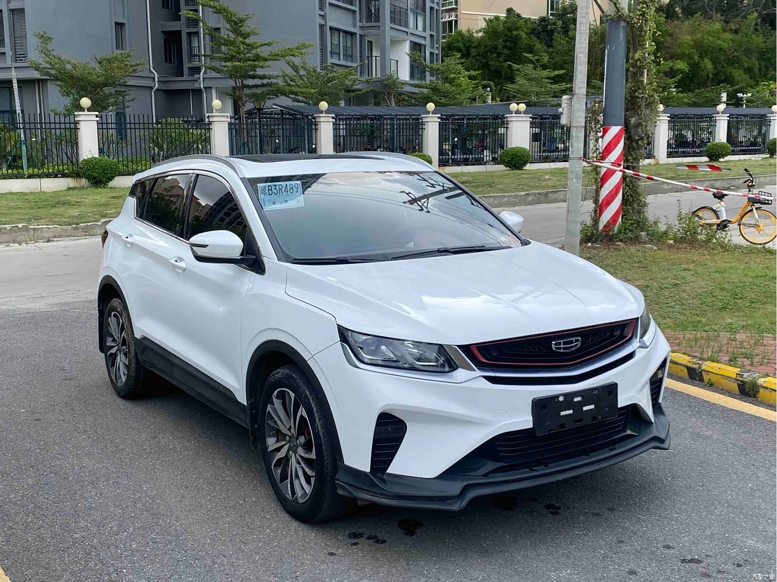 Geely Coolray, 2021 3