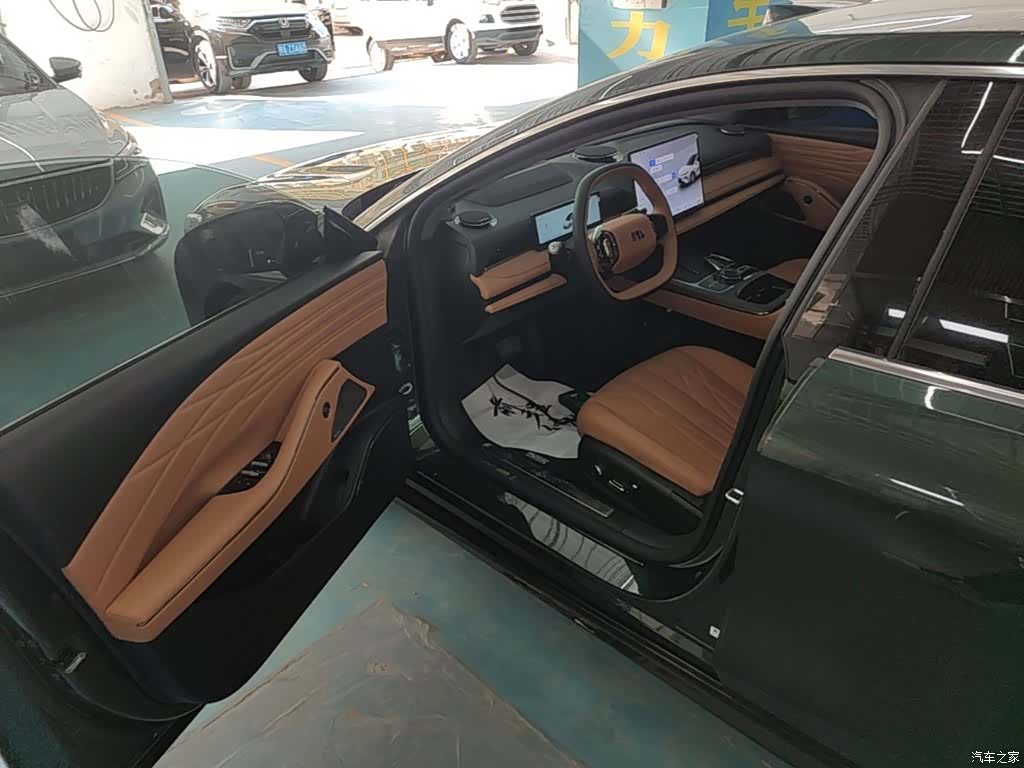 Geely 8, 2025 16