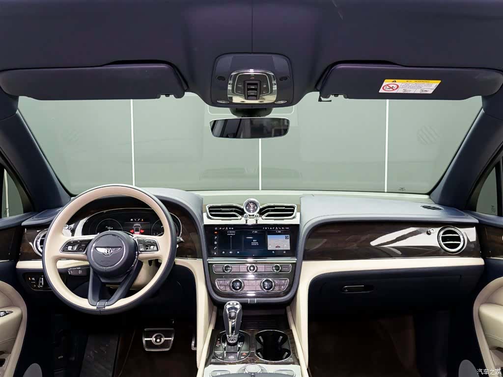 Bentley Bentayga, 2024 13